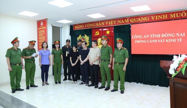 Doanh nhân thành đạt Nguyễn Quốc Vũ cùng 2 đồng phạm sản xuất, buôn bán hàng giả bị khởi tố, bắt tạm giam