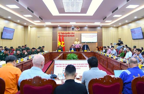Bộ Xây dựng và Bộ Quốc phòng kiểm tra công tác ứng phó bão số 13 tại Quảng Ngãi