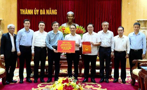 Học viện Chính trị Quốc gia Hồ Chí Minh trao 500 triệu đồng hỗ trợ người dân Đà Nẵng bị thiệt hại do mưa bão