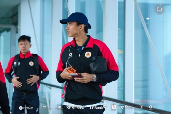 Đoàn Văn Hậu sang Thái Lan