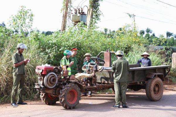 Bảo đảm trật tự an toàn giao thông trong mùa thu hoạch nông sản