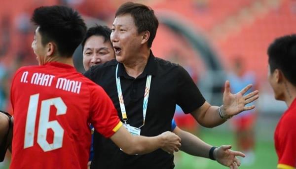 Thế trận tương phản trước thềm chung kết