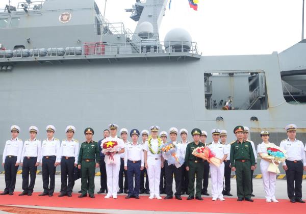 Tàu huấn luyện Hải quân Hàn Quốc thăm Đà Nẵng