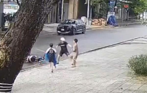 Công an xác minh, xử lý vụ 3 bé trai bị hành hung giữa đường