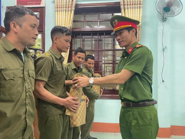 Lãnh đạo Công an TP Đà Nẵng dự Hội nghị tổng kết công tác năm tại Công an xã Trà Tập và Trà Vân