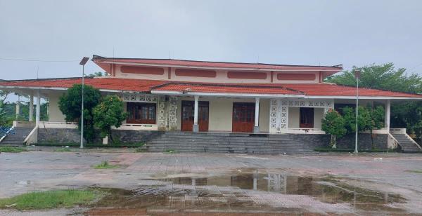 Trung tâm văn hóa thể thao bỏ hoang gần 10 năm
