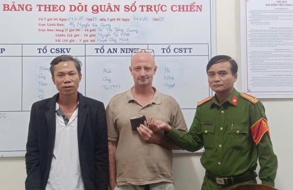 Trao trả tài sản cho du khách nước ngoài