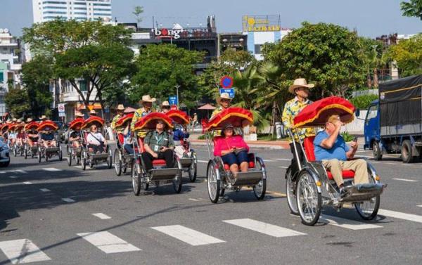 Bồi dưỡng kiến thức văn hoá, ngôn ngữ Hàn Quốc cho Đội xích lô du lịch Đà Nẵng