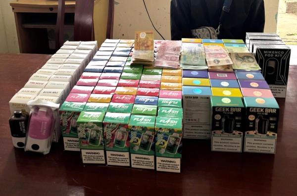 Bộ đội biên phòng Đà Nẵng bắt giữ đối tượng mua bán máy hút thuốc lá điện tử