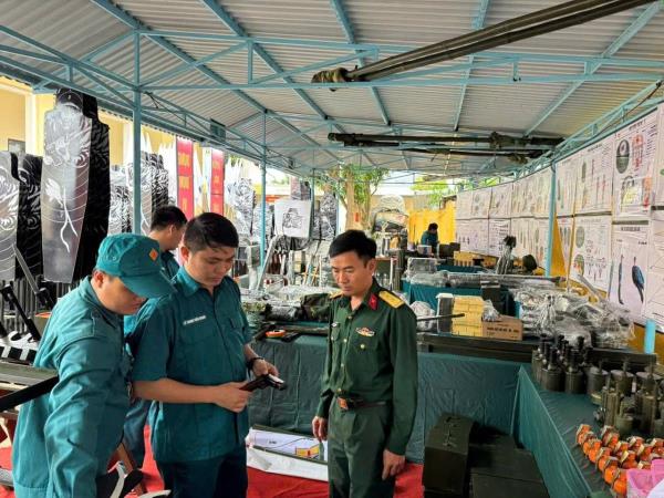 Tổ chức kiểm tra mô hình học cụ vật chất huấn luyện