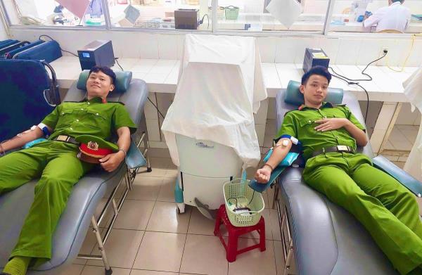 Thêm 2 chiến sĩ Công an Quảng Nam kịp thời hiến máu cứu người