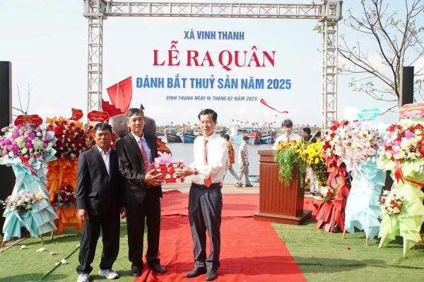 Ngư dân Huế vươn khơi đón lộc biển