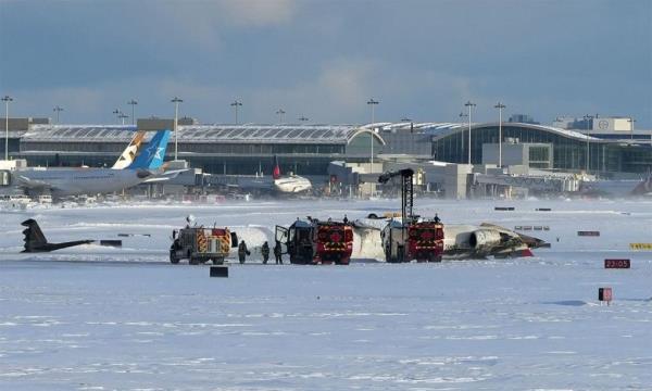 Tìm thấy hộp đen của máy bay lật ngửa khi hạ cánh ở Canada
