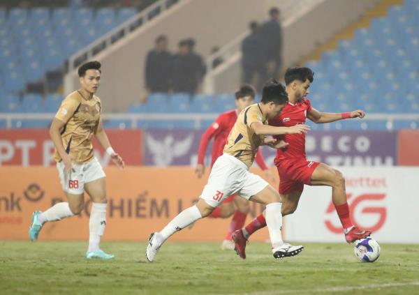Đua vô địch V.League 2024/25: Mong manh cõi tạm