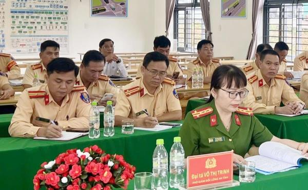 Công an tỉnh Quảng Nam tập huấn, cấp thẻ sát hạch viên cho lực lượng Cảnh sát giao thông