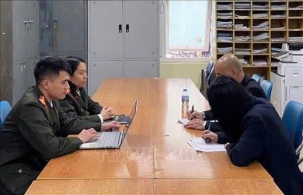 Đăng clip đánh bạc câu like facebooker Phú Lê bị xử phạt