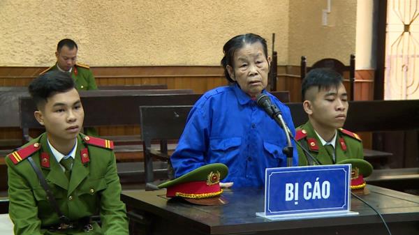 Người đàn bà cô độc với quá nửa đời trả  nợ… trò chơi của nghiệp