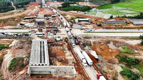 Khẩn trương thi công dự án cao tốc Hòa Liên - Túy Loan