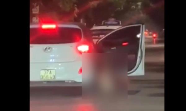 Đã xác định được người ngồi trên ô tô rơi xuống đường trong tình trạng khoả thân