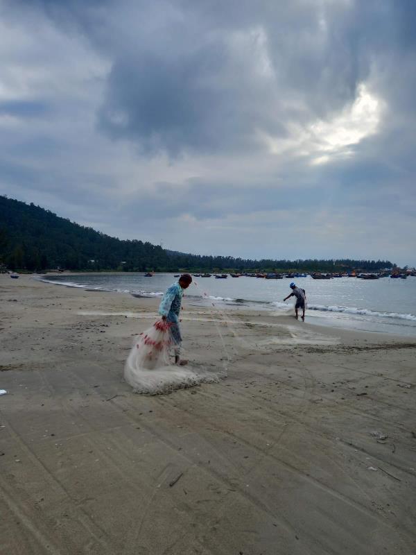 Những mẻ lưới ngày biển động