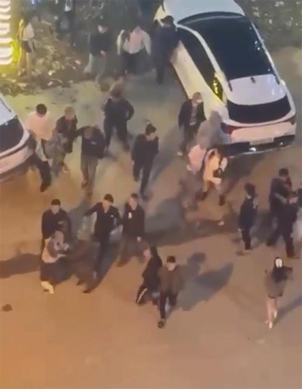 Hỗn chiến gần vũ trường, 3 người thương vong