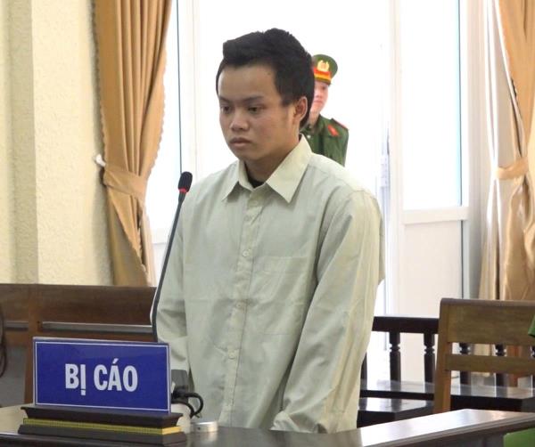 Bảo vệ mẹ mà mang tội giết cha