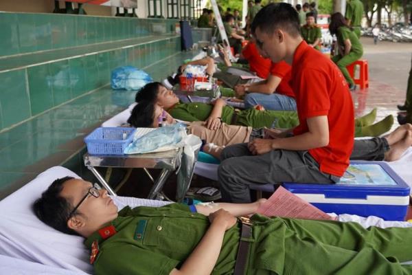 Công an tỉnh Kon Tum thi đua chào mừng kỷ niệm 50 năm Ngày giải phóng Kon Tum