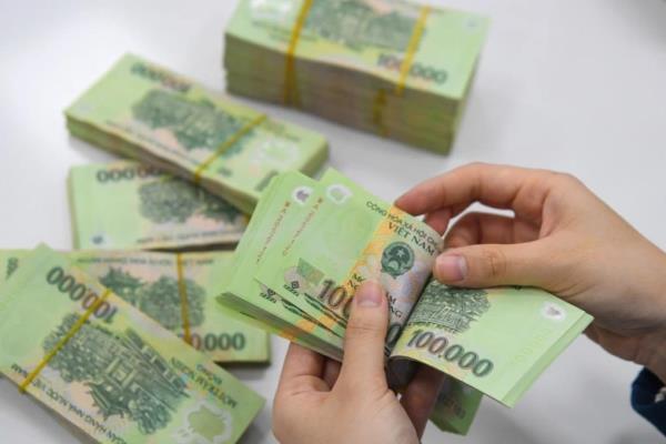 Lãi suất tiết kiệm liên tục giảm, cất tiền vào đâu?