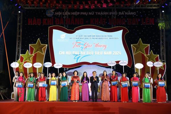 Hơn 2.000 phụ nữ Đà Nẵng tham gia đồng diễn tại chương trình nghệ thuật Hào khí Đà Nẵng - Khát vọng bay lên