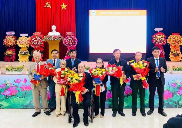 Gặp mặt cán bộ, chiến sĩ nhân kỷ niệm 50 năm giải phóng Đà Nẵng