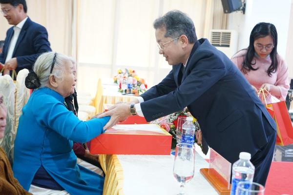 Đà Nẵng tri ân các Mẹ Việt Nam Anh hùng, người có công và gia đình chính sách tiêu biểu