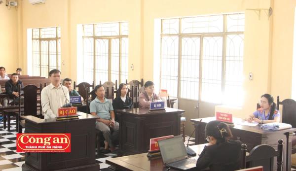 Người đàn ông lừa chiếm đoạt tài sản của anh ruột để trả nợ