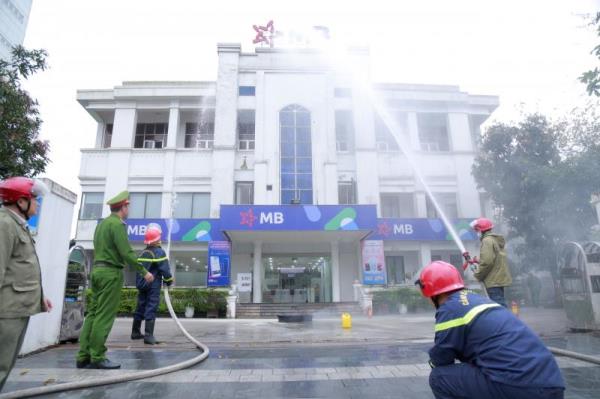 Diễn tập phương án chữa cháy và cứu nạn cứu hộ tại ngân hàng