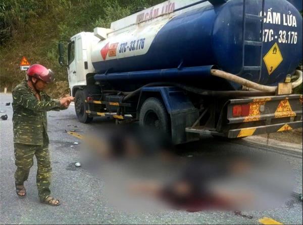 Va chạm với xe bồn, 2 người tử vong