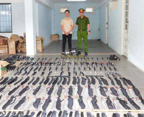 Cảnh sát hình sự Đà Nẵng triệt phá đường dây làm giả con dấu, tài liệu và mua bán vũ khí quy mô khủng
