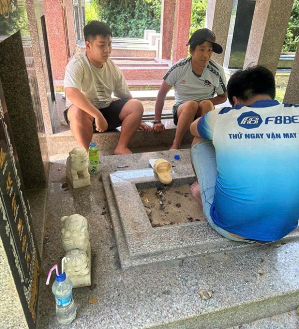 Vào nghĩa địa lên tiên