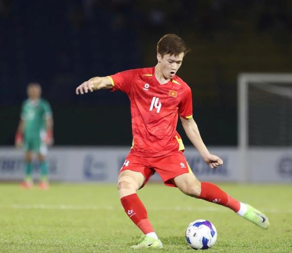 Hoàng Đức đến Man City trước khi gặp MU