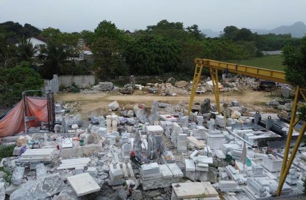 Xưởng chế tác đá đại náo khu dân cư