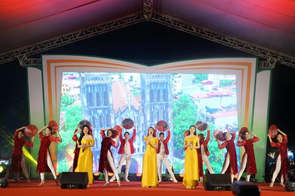 Chương trình nghệ thuật Tình yêu Đà Nẵng chào mừng 50 năm Ngày Giải phóng miền Nam, thống nhất đất nước