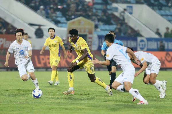 V.League 2024/25: Kịch tính thế cờ tàn