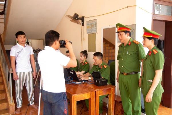 Thu nhận hồ sơ cấp thẻ căn cước cho 310 phạm nhân đặc xá dịp Lễ 30-4