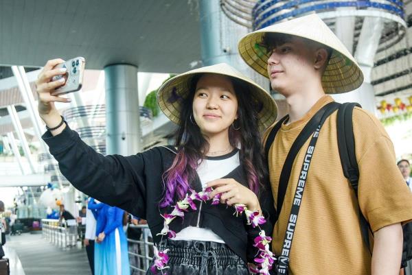 Đón chuyến bay đầu tiên từ Tashkent (Uzbekistan), Đà Nẵng rộng cửa khai thác dòng khách thị trường CIS