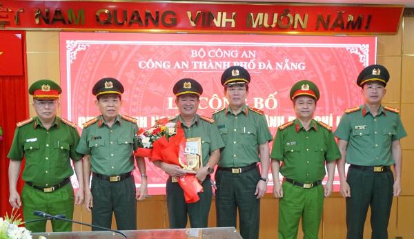 Công an TP Đà Nẵng công bố quyết định nghỉ hưu trước tuổi đối với 33 lãnh đạo, chỉ huy