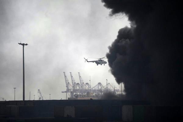 Hàng trăm người thương vong trong vụ nổ ở cảng lớn nhất Iran