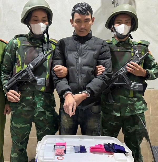 Bắt đối tượng tàng trữ ma túy