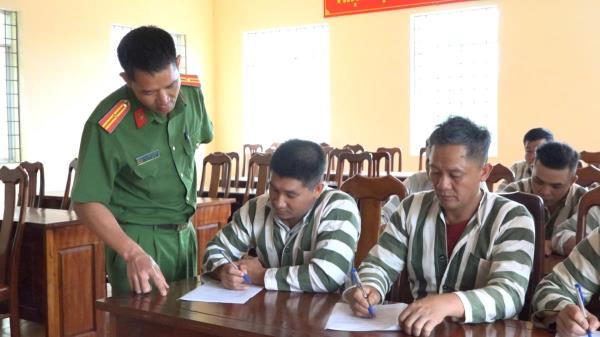 Khấp khởi đợi ngày về