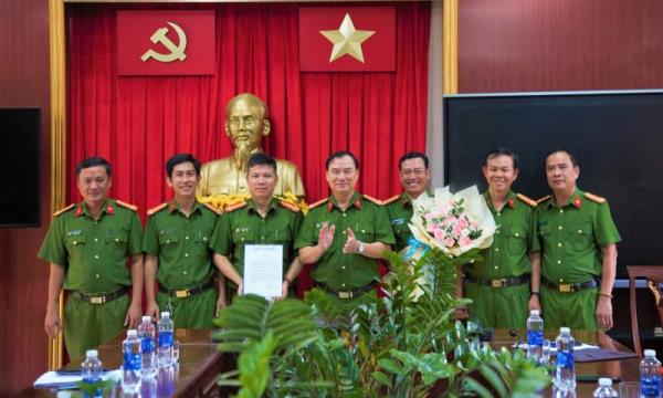 Khen thưởng đột xuất lực lượng bắt giữ đối tượng giết người sau 6 giờ gây án