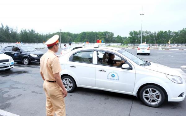 Công an tỉnh Hà Tĩnh tổ chức kỳ sát hạch lái xe đầu tiên