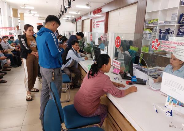 Tăng cường cán bộ, làm thêm giờ giải quyết thủ tục đất đai cho người dân