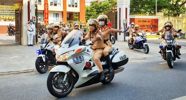 Đảng viên, cán bộ, công chức phải gương mẫu chấp hành pháp luật về TTATGT